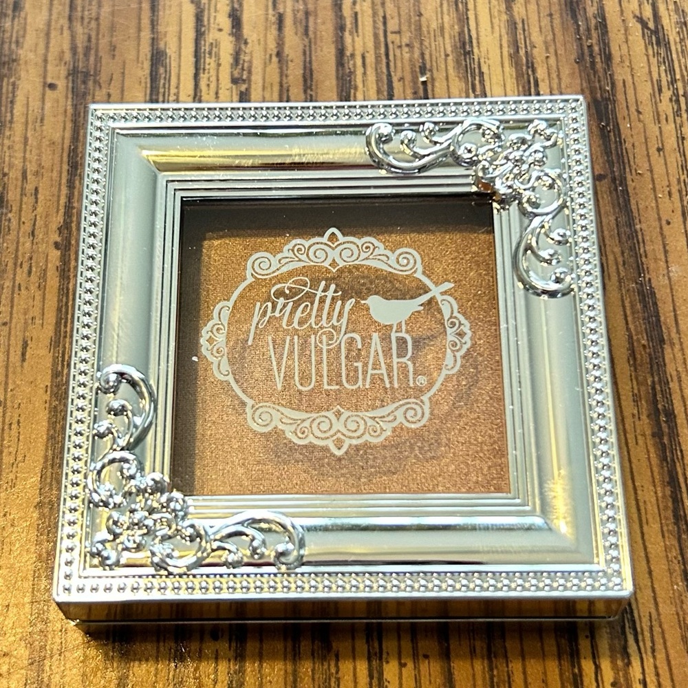 Pretty Vulgar Shimmering Swan Powder Vegan Highlighter NWOB in Sparkling Sass - Picture 15 of 16